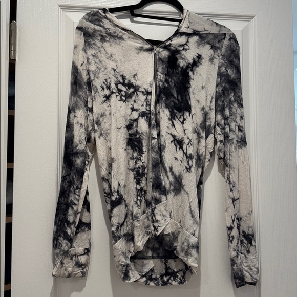 Vintage Havana Sweaters - Vintage Havana Black and Gray Tie-Dye Sweater